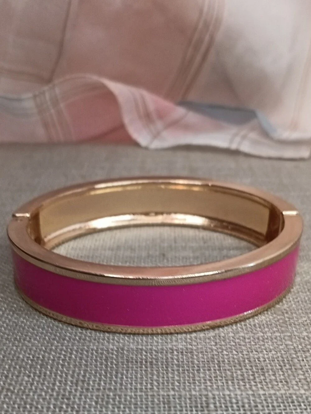 Avon Gold-Tone Fuchsia Pink Enamel Hinged Bangle Bracelet